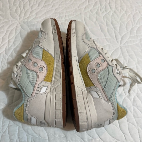 Saucony Green and Pink Sneakers Retro-Inspired Design Shadow 5000 - Picture 9 of 9